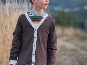 Schnittmuster Cardigan Weste Strickweste Tino - Jungen Cardigan Braun