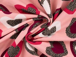 Sweatshirtstoff mit Herzen bedruckt, Rosa mit Leomusterung