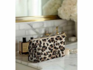 03837.001_Canvas Leo