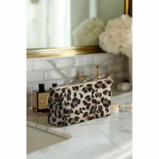 03837.001_Canvas Leo