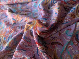 Viskose Crepe Stoff, Paisley Fuchsia