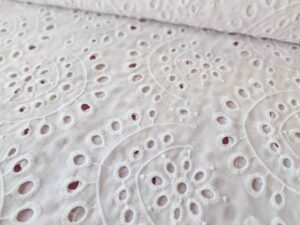 Baumwollstoff, große Lochstickerei Weiß – Bild 4