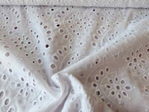 Baumwollstoff, große Lochstickerei Weiß – Bild 3