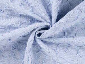 Q11815-910_Baumwolle mit Stickerei Hellblau Streifen