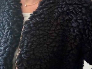 2 Meter Curly Fake Fur Schwarz inkl. Futterstoff - ohne Schnittmuster – Bild 3